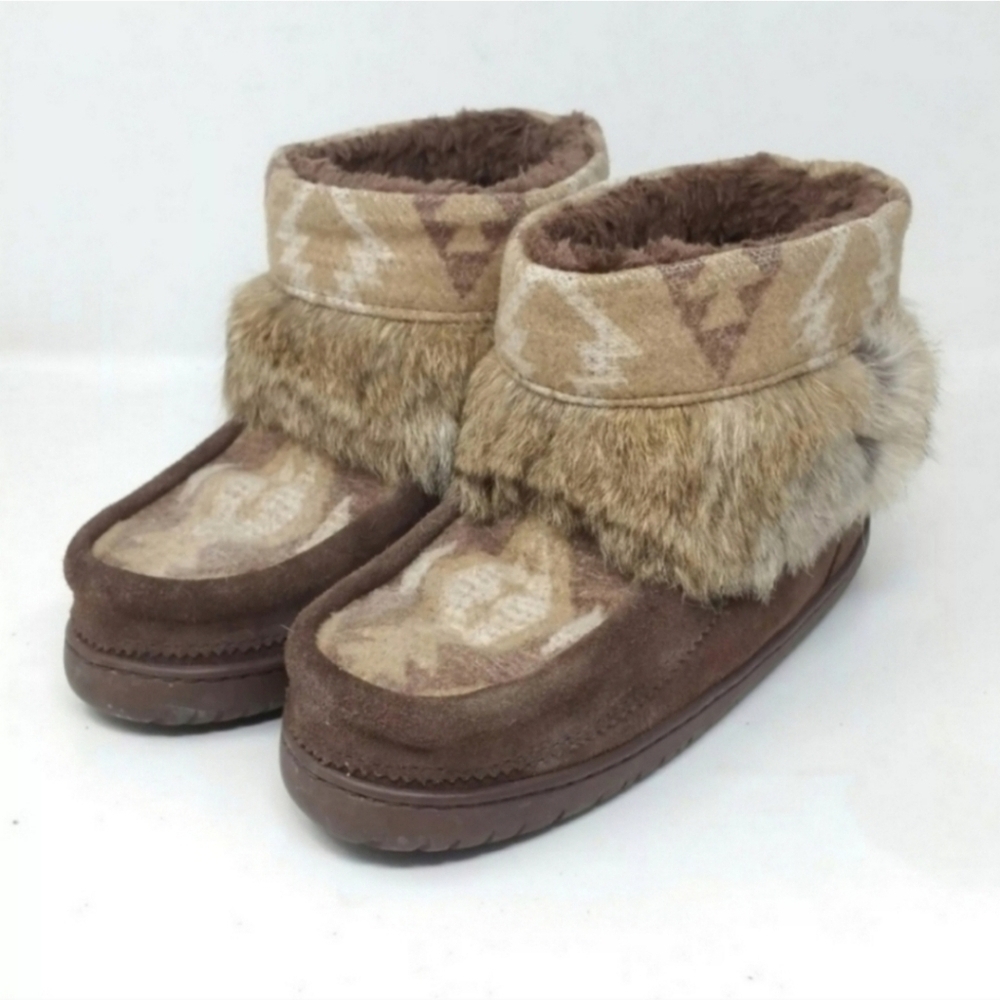MANITOBAH MUKLUKS Moccasins Vibram Sole Trees Pattern Fur Brown Bootie W6